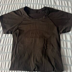 Lululemon short sleeved swiftly tech in black size 2